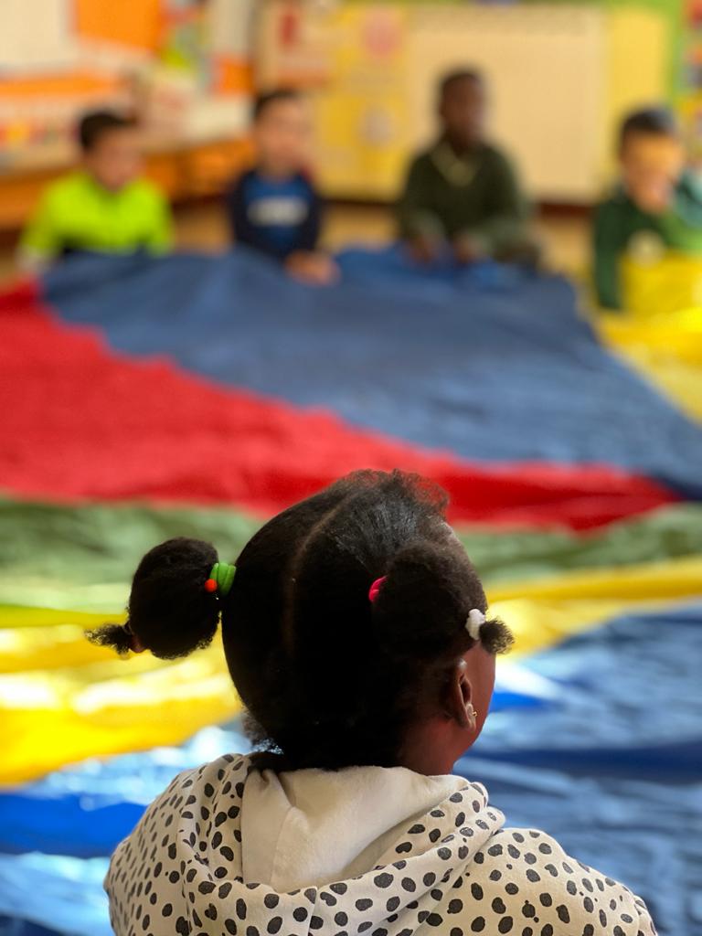 En nuestra clase de música de Infantil la profe Estíbaliz nos ha preparado una actividad increíble 🤩
Cómo disfrutamos y aprendemos con la música 🎶
•
#música #músicaeneducación #educacióninfantil