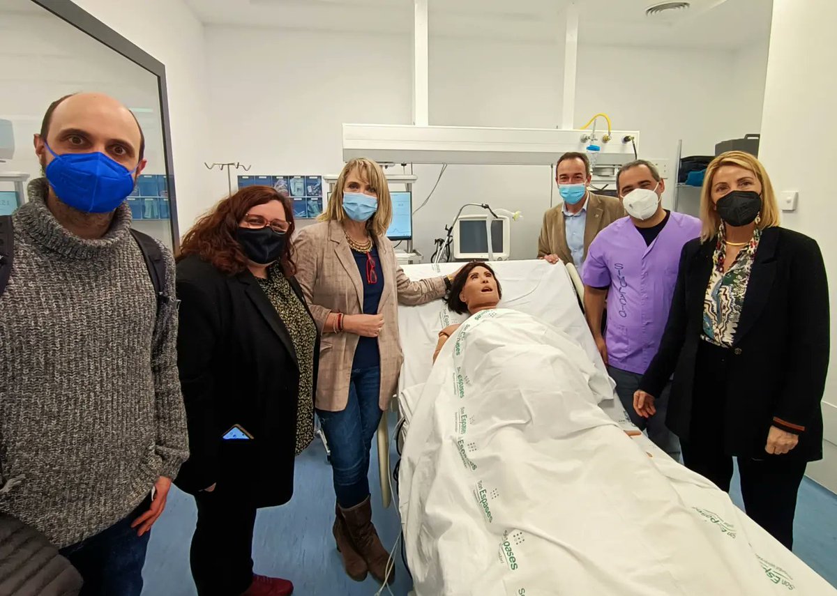 JuanMaGomezCs's tweet photo. 👥 @CsBaleares agradecemos al decano y equipo @fmedicinauib @SonEspases por invitar a #ComSalut @ParlamentIB a visitar las instalaciones y conocer el programa d la Facultad Medicina @UIBuniversitat
Felicitamos la gran labor, equipamiento y calidad docente🏥
#diamundialdelasalud https://t.co/KiHcn5uraH