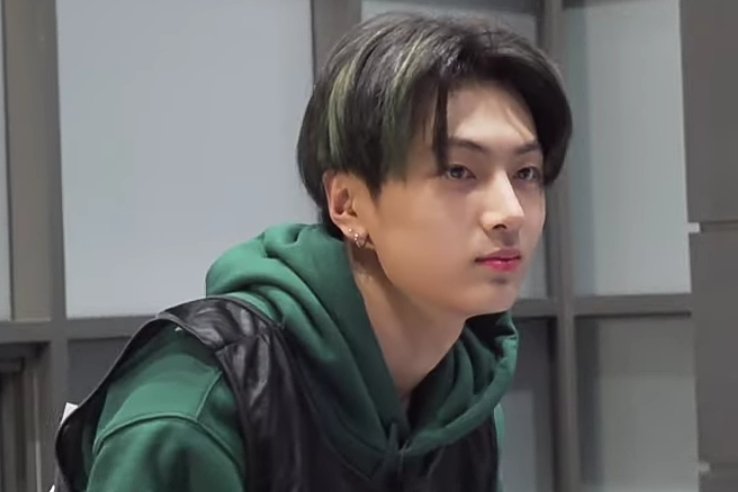 0420MEDIA's tweet photo. jay's so damn attractive. #enhypen_jay https://t.co/FBMXhWoVMZ