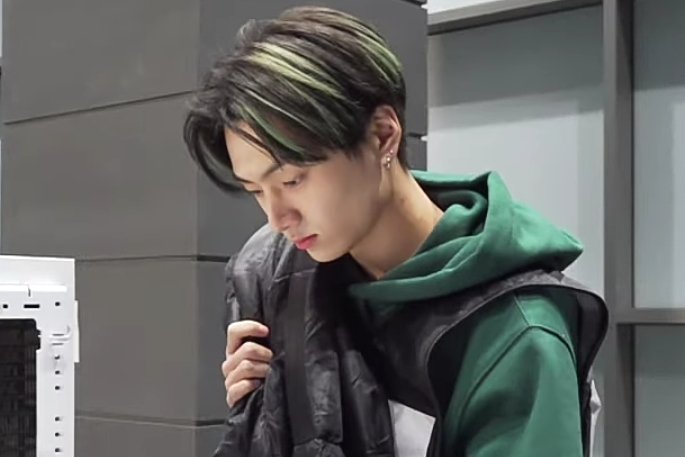 0420MEDIA's tweet photo. jay's so damn attractive. #enhypen_jay https://t.co/FBMXhWoVMZ