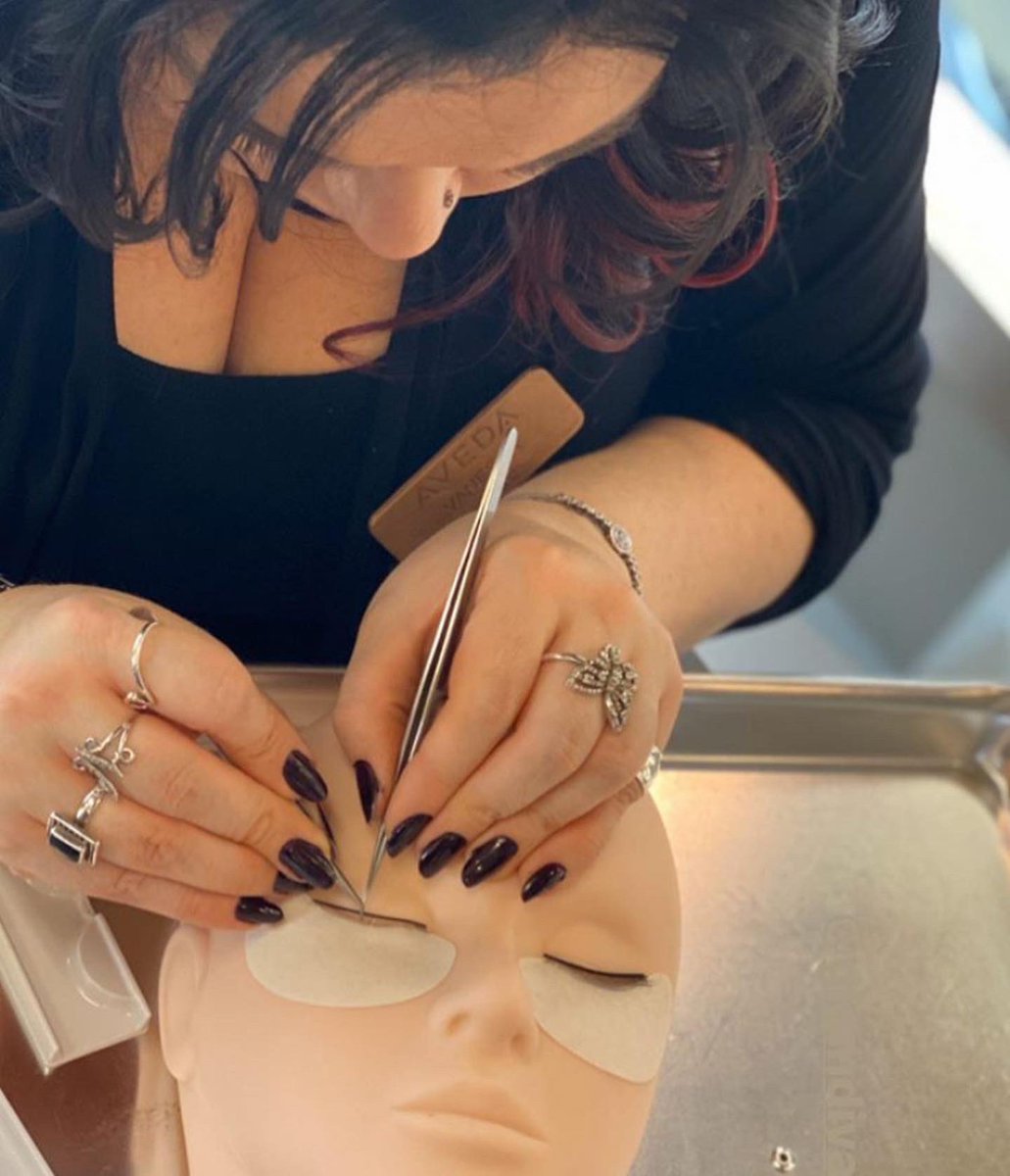 GlamDivaInc's tweet photo. Your diva is now certified with #Vomor lashes!! With @aveda !! Hayyy hayy!! #GlamDivaInc https://t.co/ObQQACo1Y9