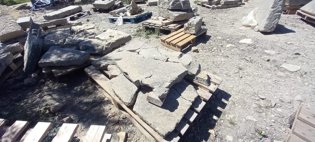 PsoeBaena's tweet photo. 🤔¿Se está controlando por parte del Ayto q la ejecución de la restauración del pavimento del foro sea la adecuada?
🤔¿Están supervisando q no se rompan piezas originales?
📰La prensa local mostró in situ su preocupación ante tal situación. Leelo aquí ⬇️⬇️
https://t.co/aOQ50arvQU https://t.co/uySsSg30x0