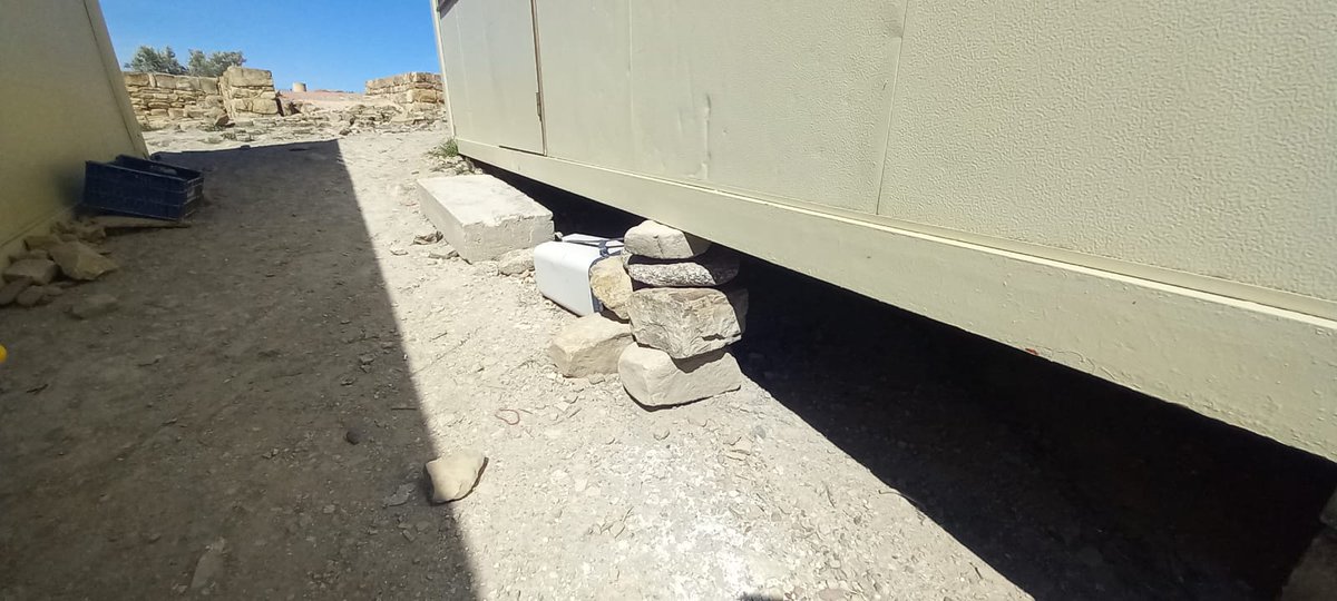 PsoeBaena's tweet photo. 🤔¿Se está controlando por parte del Ayto q la ejecución de la restauración del pavimento del foro sea la adecuada?
🤔¿Están supervisando q no se rompan piezas originales?
📰La prensa local mostró in situ su preocupación ante tal situación. Leelo aquí ⬇️⬇️
https://t.co/aOQ50arvQU https://t.co/uySsSg30x0