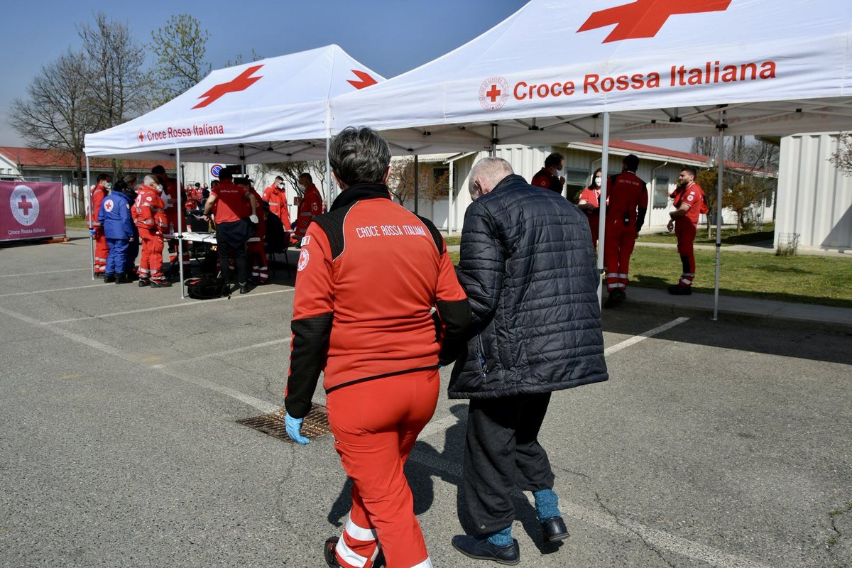 🚑 La nuova missione umanitaria della #CroceRossa ha evacuato da Leopoli 🇺🇦 un gruppo di persone con disabilità. In 40 sono arrivati oggi in Piemonte. I volontari della #CRIPiemonte si stanno occupando del loro trasferimento verso strutture identificate con <a href="/regionepiemonte/">Regione Piemonte</a>