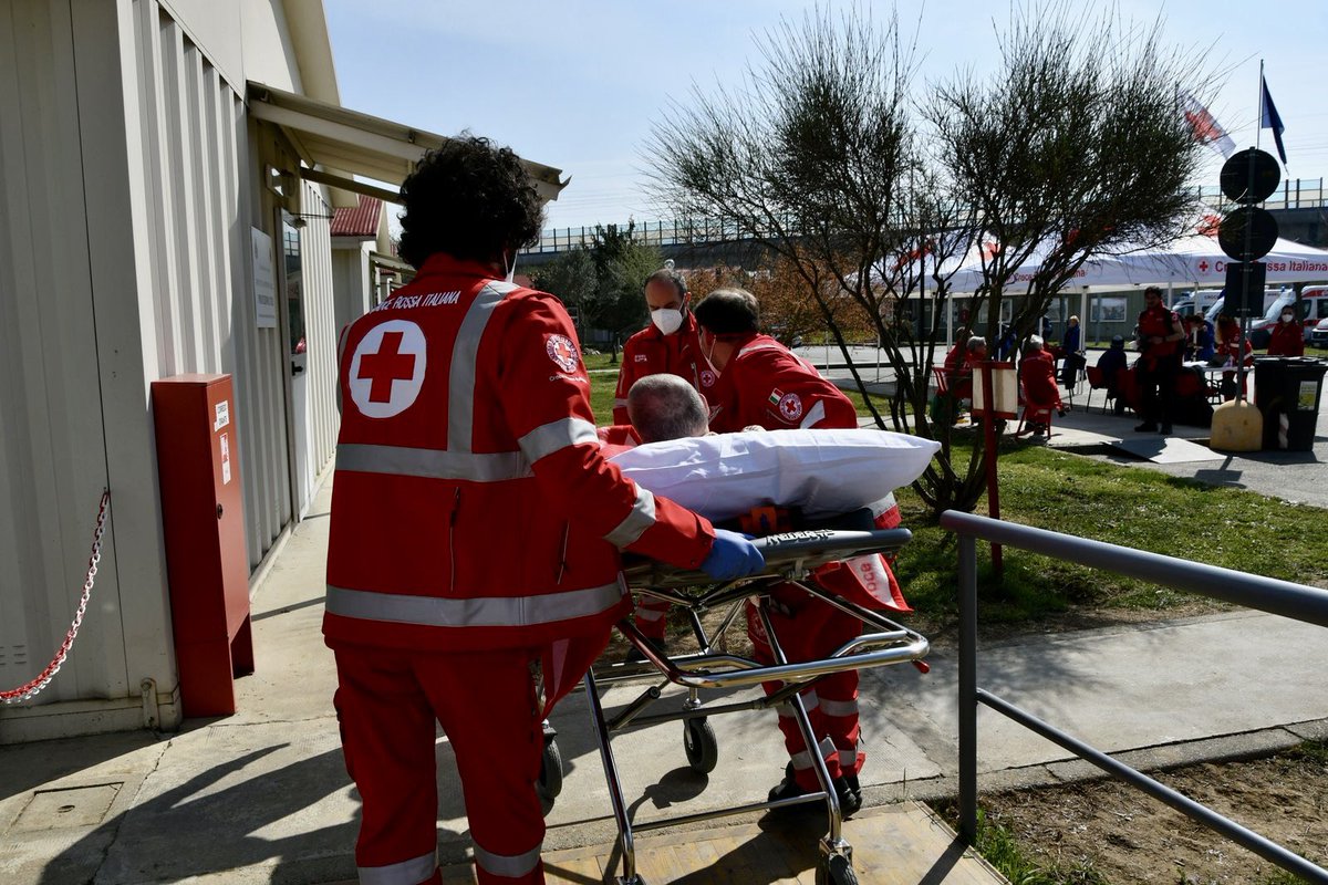 cripiemonte's tweet photo. 🚑 La nuova missione umanitaria della #CroceRossa ha evacuato da Leopoli 🇺🇦 un gruppo di persone con disabilità. In 40 sono arrivati oggi in Piemonte. I volontari della #CRIPiemonte si stanno occupando del loro trasferimento verso strutture identificate con @regionepiemonte https://t.co/TdeGyA01vo