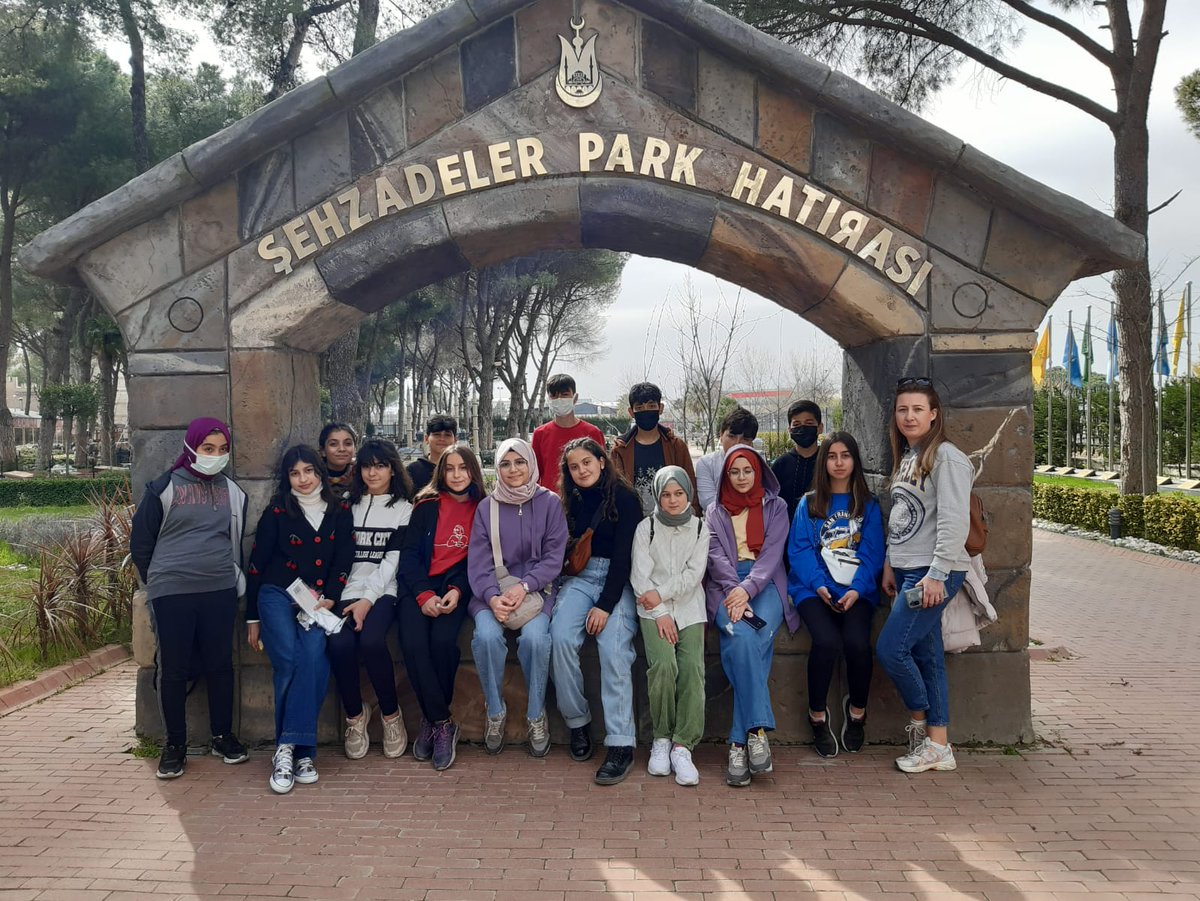 Sarglmustafame1's tweet photo. #sehrimbenimevim projesiyle 7.sinif öğrencilerimizle #Manisa gezisi düzenledik.
@Meb
@il_mem_45 
@manep2023 https://t.co/p90HypPr9h