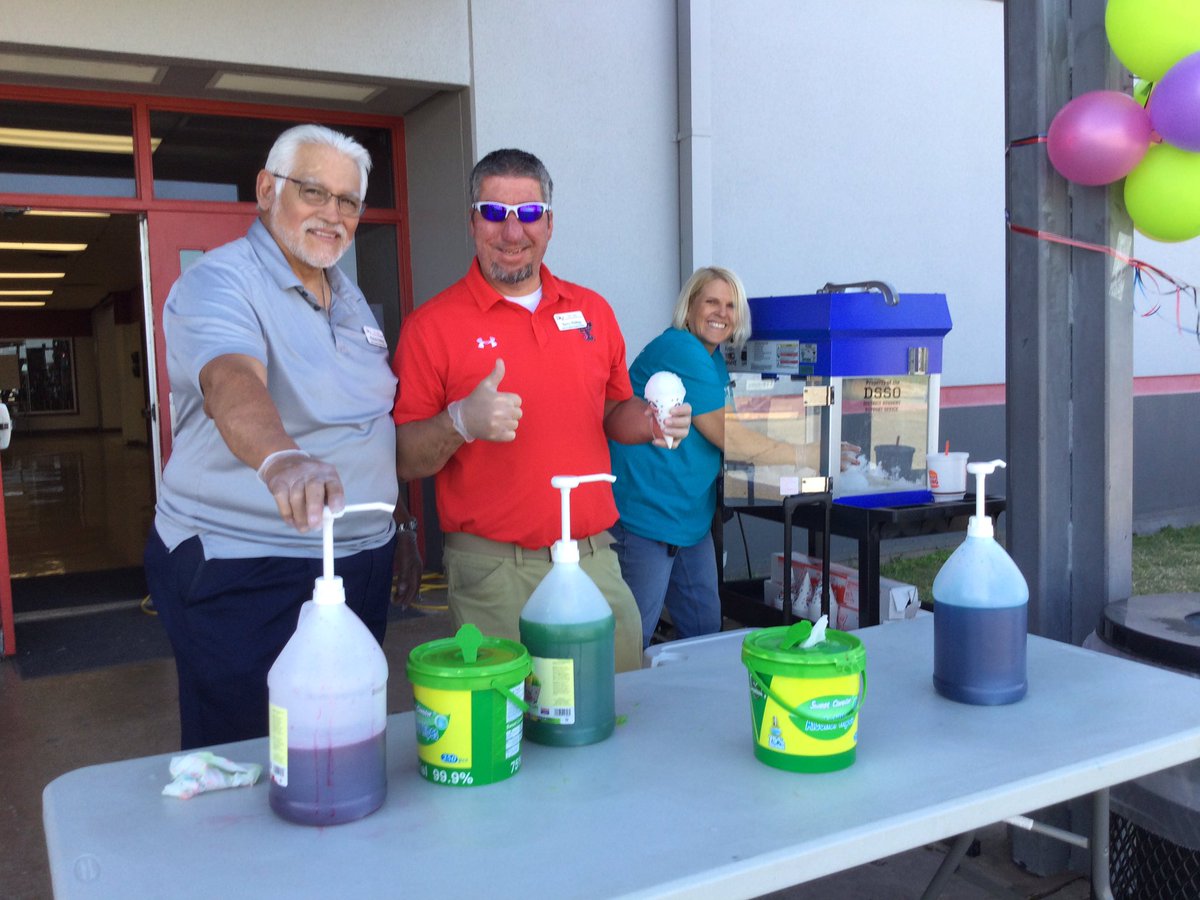 DVISD_DVMS's tweet photo. Perfect weather, perfect day! Children’s Week event was filled with energy. Thank you, thank you, Dr. Torres, ALL #DVMSheros, community members, volunteers, #DVMSstrong students &amp; families for making the event a success. #DVProud https://t.co/owUHu2AWHR