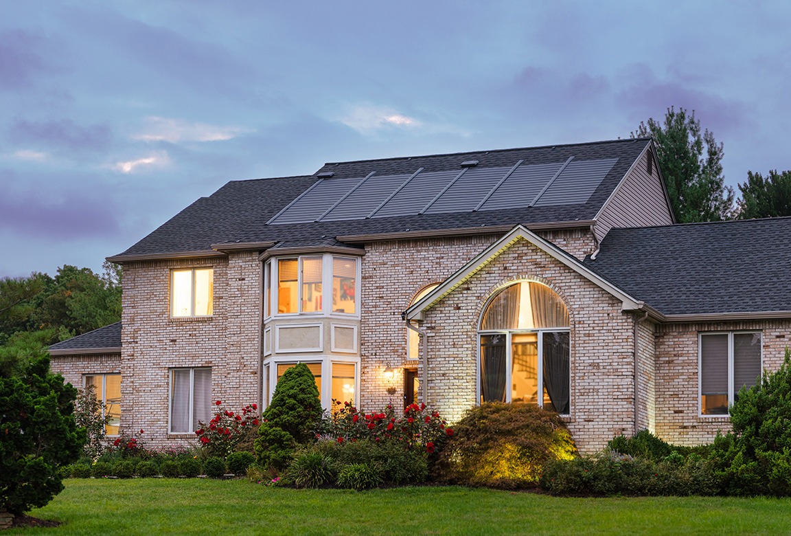 Coming in hot! The five factors you should know if considering installing solar panels on your roof. #solarroofing #residentialroofing bit.ly/3r4uQeh