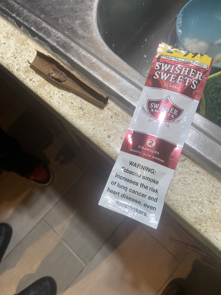 hardwaterman's tweet photo. @SwisherSweets you going to make this right?  you purposely put plastic tape in my swisher https://t.co/XHL9nDCcRq