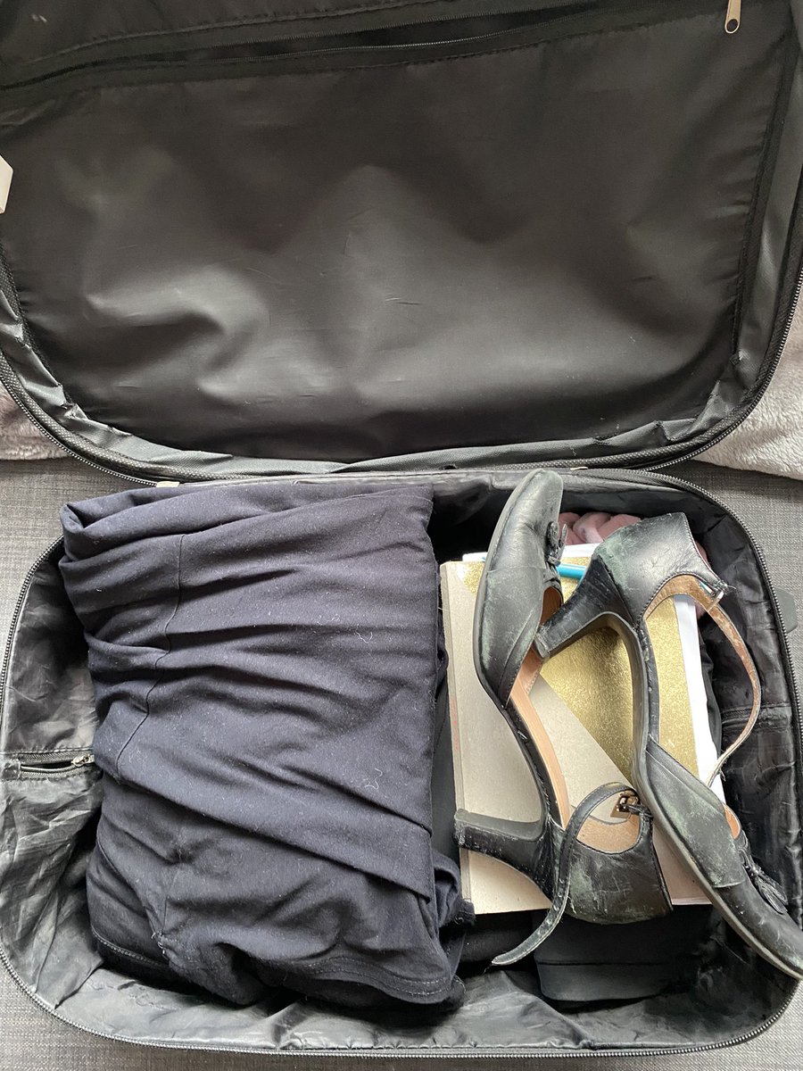 DrRachelRP's tweet photo. Black dress, black shoes and a suitcase - it can only mean one thing #recklesssleepers #astringsection @SismografOlot festival, Spain 🪑🙌 https://t.co/XT3zcoADH0