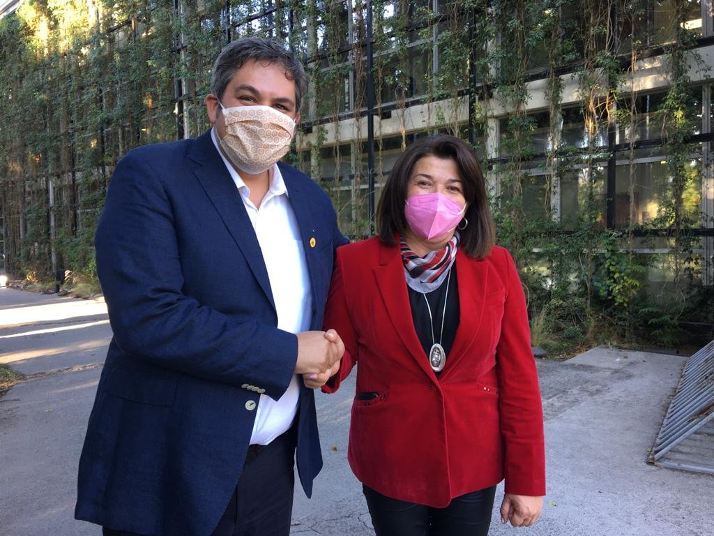 SecreducMaule's tweet photo. Seguimos trabajando con los alcaldes de la región para que se  la enseñanza y sus actores, docentes, alumnos, asistentes y directivos. Gracias a la alcaldesa de #SanClemente María Inés Sepúlveda y el alcalde de #Chanco Marcelo Waddington. #AvancemosJuntos https://t.co/zgRpcnKh7C