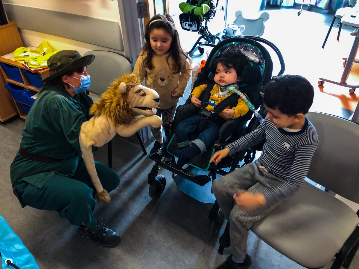 echcharity's tweet photo. Thankyou Clydebuilt Puppets for bringing your Crocodile Tales and lots of sparkling smiles to the hospital this week!
This clever travelling theatre group creates fun-filled 'Stories...Just In Case!' which can be performed anywhere & anytime.β€ #puppetanimationscotland https://t.co/UfRPoImSmH