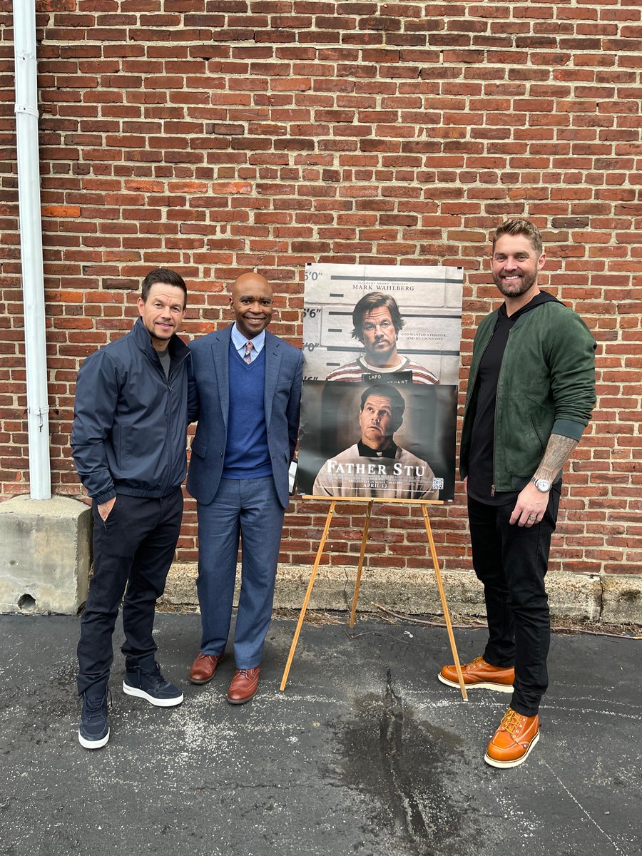 VUGradStudies's tweet photo. Excited to partner with @BMFI to host a screening of #FatherStuMovie for #GradCLAS students last night! Dean Emory Woodard meeting @markwahlberg and @BrettYoungMusic was pretty cool, too! https://t.co/djnrhWIgC2
