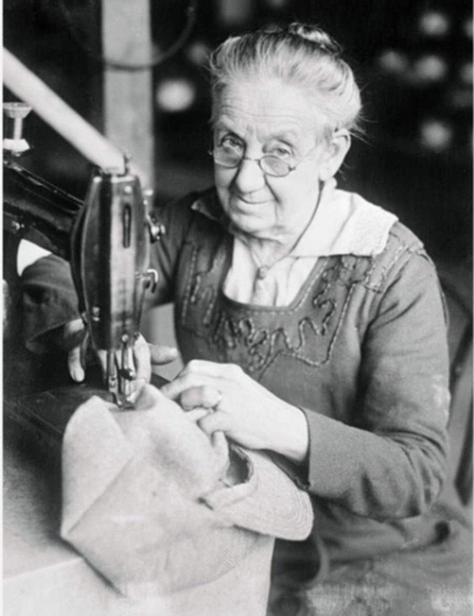100YearsAgoNews's tweet image. April 7, 1922: Dora Ridder, a 76-year-old cap maker at a Cincinnati workshop, has never missed a day of work in 51 years on the job.