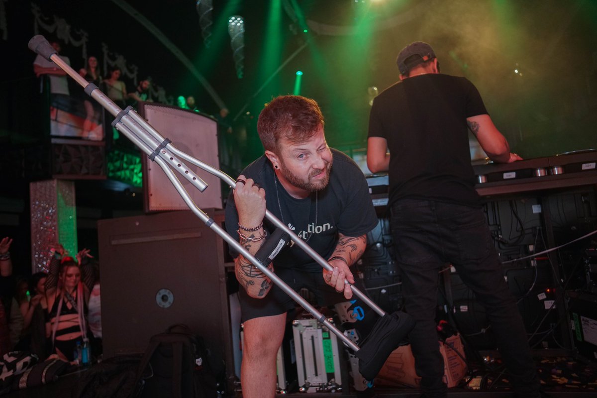 noneothervisual's tweet image. 💥 @RIOTmusic 💥 #noneothervisuals 📸