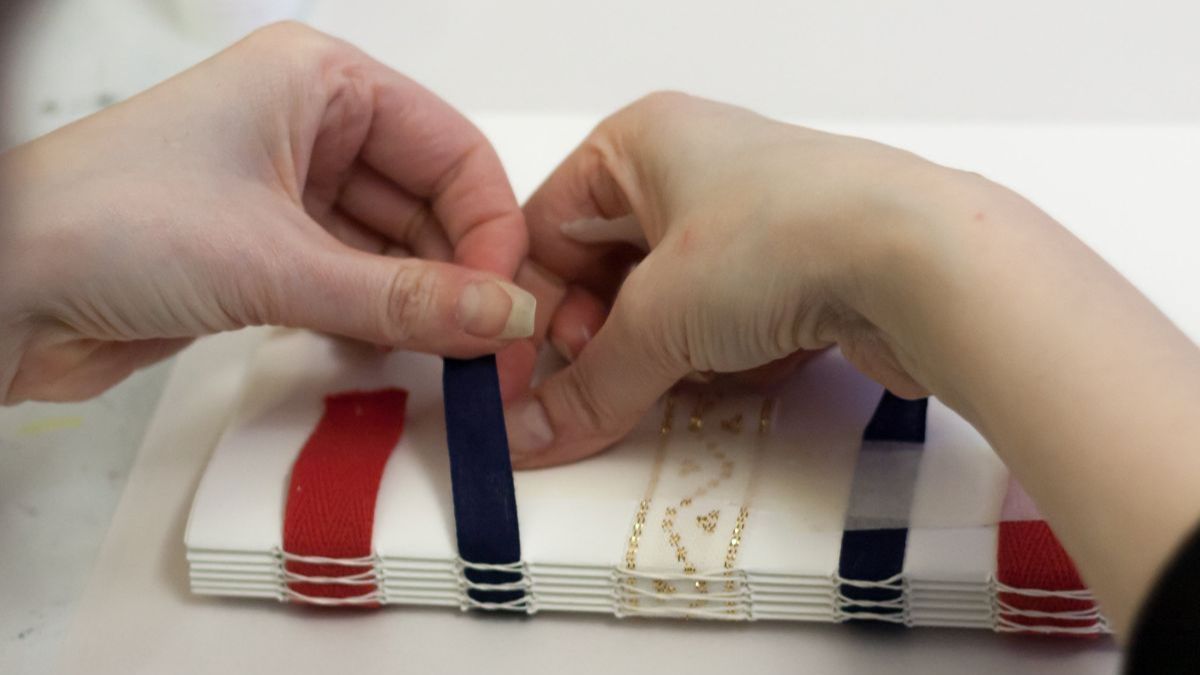 artpocketuk's tweet image. Cut, Fold, Stitch! Explore the art of the Book! Both how to create forms but also ways to develop creative content. #artpocket #MakeThinkDo #chooseart #norwich #norwichartclasses #creativenorwich #norwichart #Book #`BookArts - mailchi.mp/af42e4adee57/b…