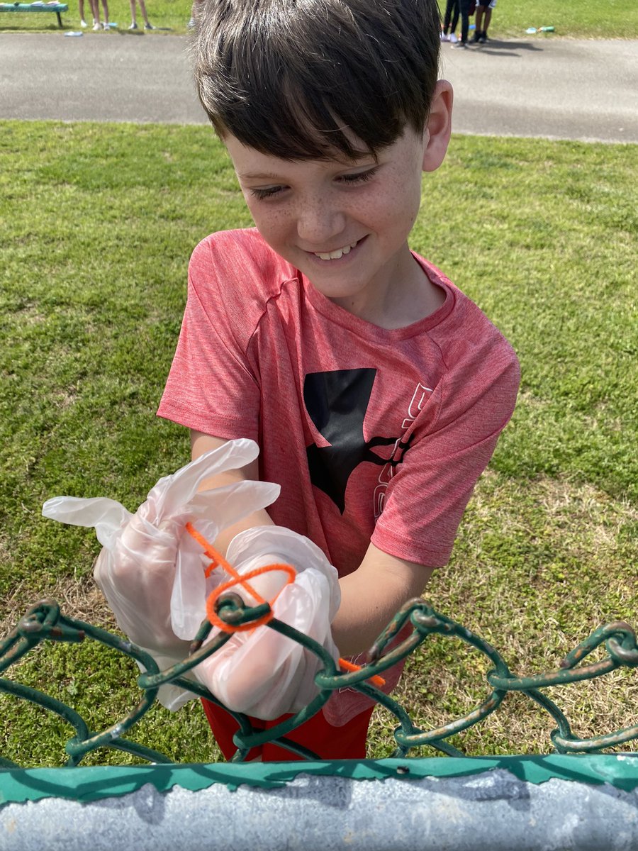 mcqueen4th's tweet photo. Learning is always better outside! Today my class learned the importance of our adaptation of the THUMB! #scienceisfun #GLOWbig @BESFirefly https://t.co/IB7aN3lvlo