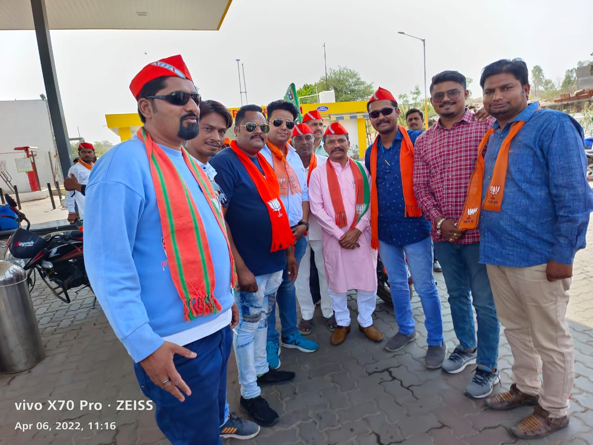 KalpeshTalati1's tweet photo. આઝાદી કા અમૃત મહોત્સવ અંતર્ગત દાહોદ જિલ્લા યુવામોરચા દ્વારા બાઇક યાત્રા નું આયોજન યાત્રા પ્રવાસ ફતેપુરા,સુખસર,સંજેલી,સિંગવડ,લીમખેડા,
દેવગઢબારીયા,ધાનપુર ગરબાડા દાહોદ ને ઝાલોદ
@shankaramaliya @DrPrashantkorat @MohitDamor17 @RahulRa70104861 @AlayDarji @Reenapanchalbjp @BJP4Gujarat https://t.co/nsQIOT5hCm