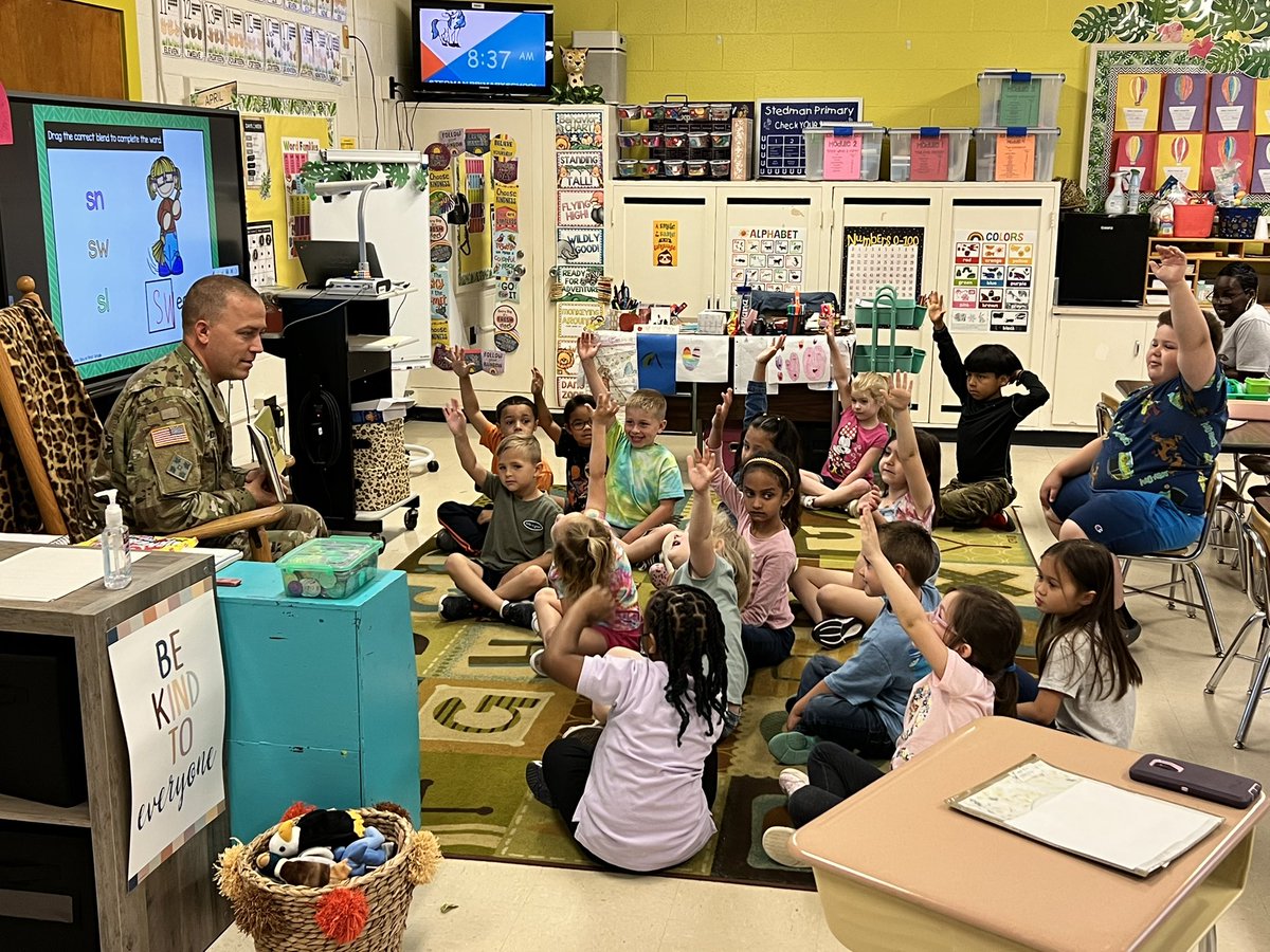 StedmanPonies's tweet photo. Leaders are Readers!  Thanks to all of our leaders for coming out and reading to our classes today! https://t.co/F4BszQ8L88