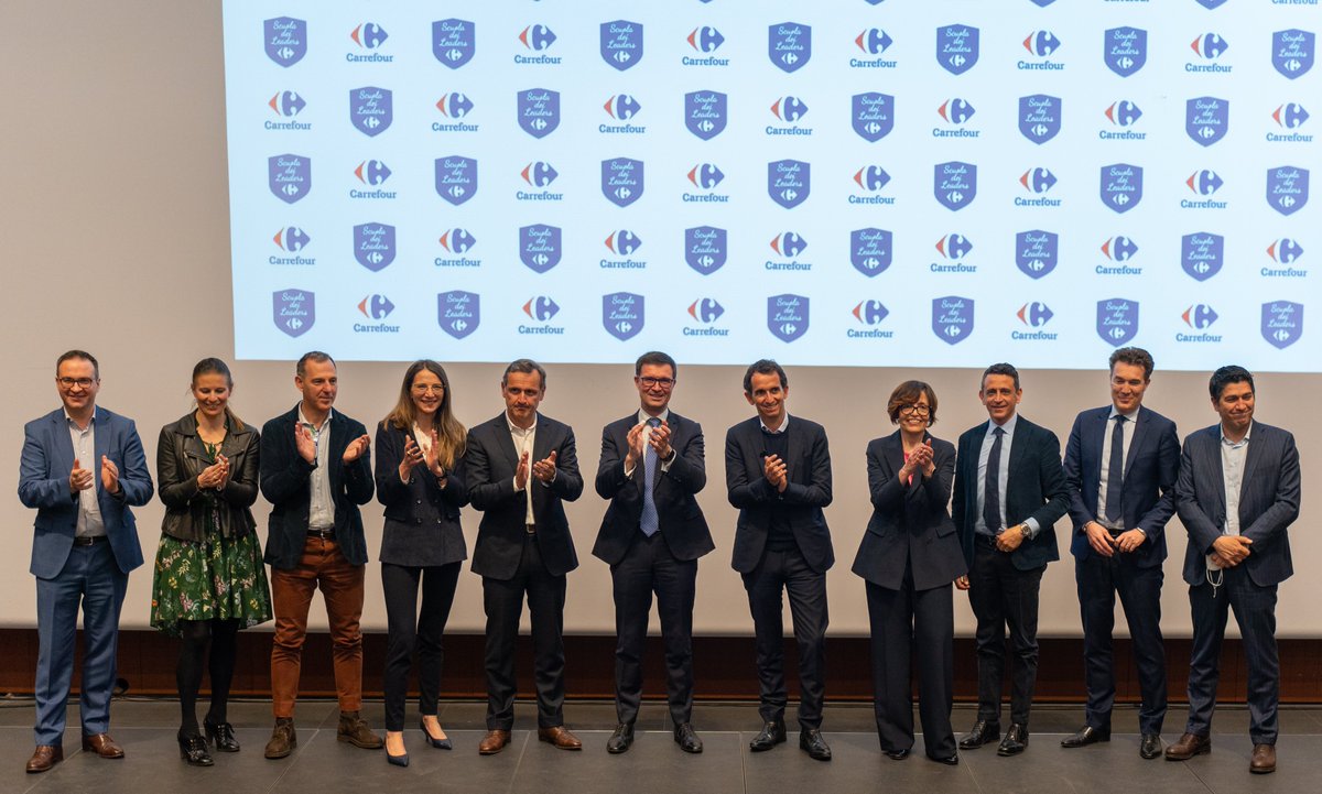 CarrefourItalia's tweet photo. Alla presenza del Presidente e Ceo del @GroupeCarrefour @bompard, @ChRabatel e tutto il comitato esecutivo di #CarrefourItalia, si conclude oggi il percorso dei 62 allievi della nostra #ScuolaDeiLeaders. Una carica di energia per obiettivi sempre più ambiziosi! #SchoolOfLeaders https://t.co/ZUw9Vgv3HJ