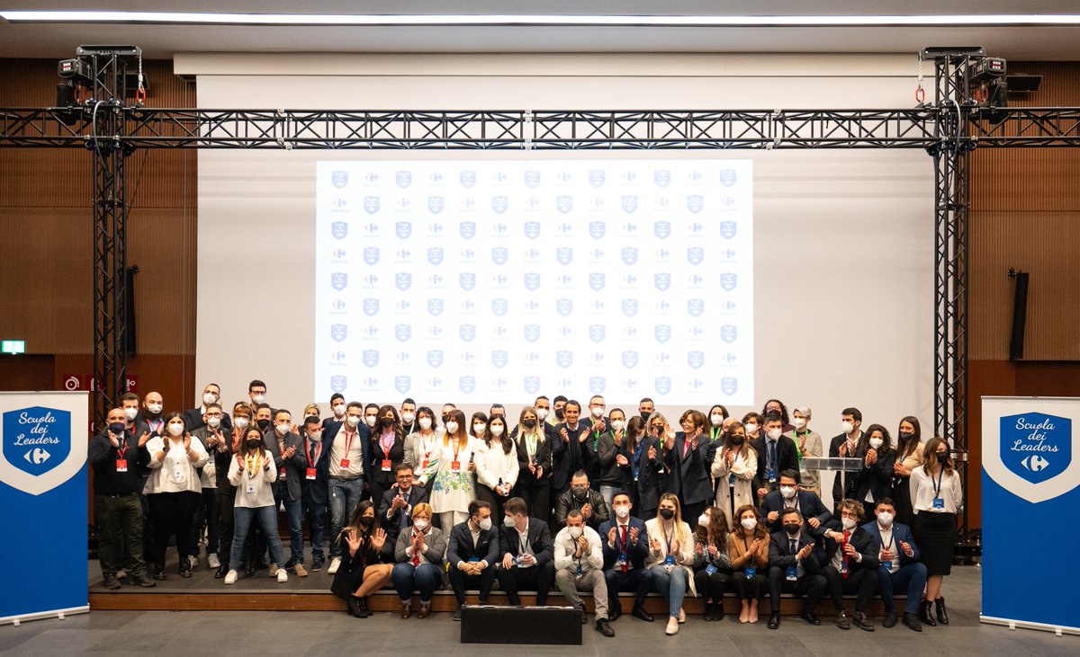 CarrefourItalia's tweet photo. Alla presenza del Presidente e Ceo del @GroupeCarrefour @bompard, @ChRabatel e tutto il comitato esecutivo di #CarrefourItalia, si conclude oggi il percorso dei 62 allievi della nostra #ScuolaDeiLeaders. Una carica di energia per obiettivi sempre più ambiziosi! #SchoolOfLeaders https://t.co/ZUw9Vgv3HJ