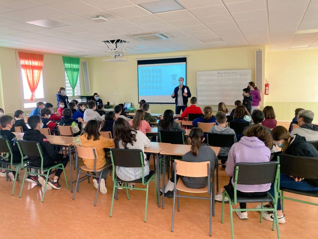 escuelasnuevas's tweet photo. Visitas imprescindibles para reflexionar con el alumnado. Nuestro entorno nos necesita. ¿Qué puedes hacer tú? Ambientólogos, expertos en economía circular, gestión de residuos, fotografía submarina,pintura colaborativa... https://t.co/M3KglSp5tT