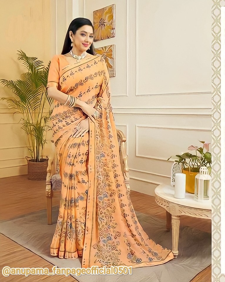 Rupajaan5's tweet photo. Beauty look rupali ❤️☺️ #RupaliGanguly #beautiful #look #anupamaa #humari beautiful😍 👰 @TheRupali ❤️ https://t.co/BFHjCEU9zA