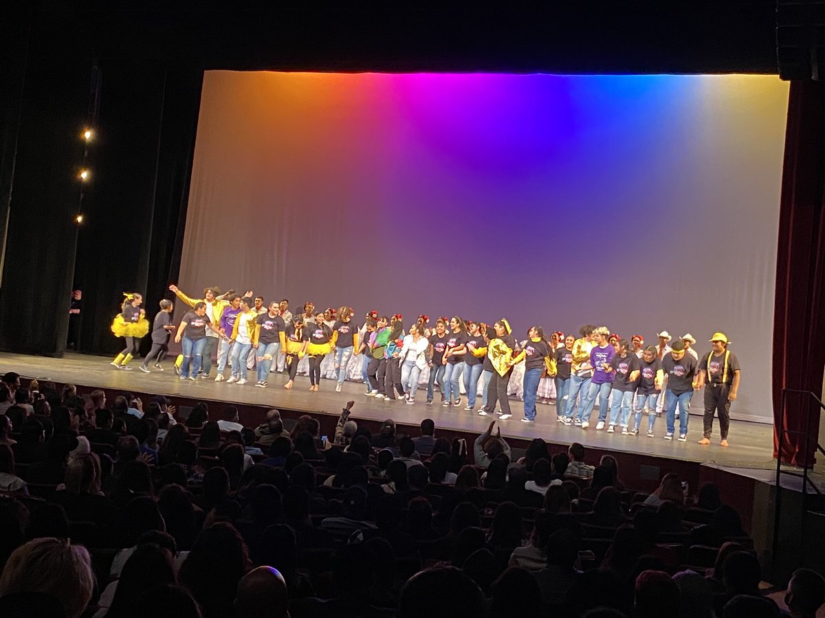 MiddleCollegeOG's tweet image. OG Dance put on a stunning Spring Showcase last night. MC@OG beginning dance students crushed their group number and many scholars were featured in group dances choreographed by OG students and alums. Such a fun show.