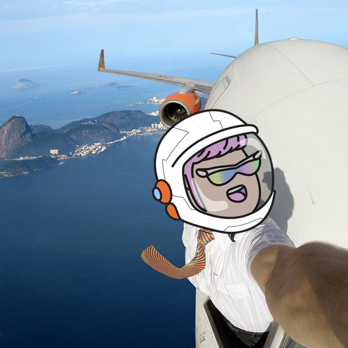 #NFT NEWSBREAK 🚨 Galaxy Geek takes selfie while hanging out of a plane🤯 This #NFTCommmunity Knows how to make FUN! 🤪🤳