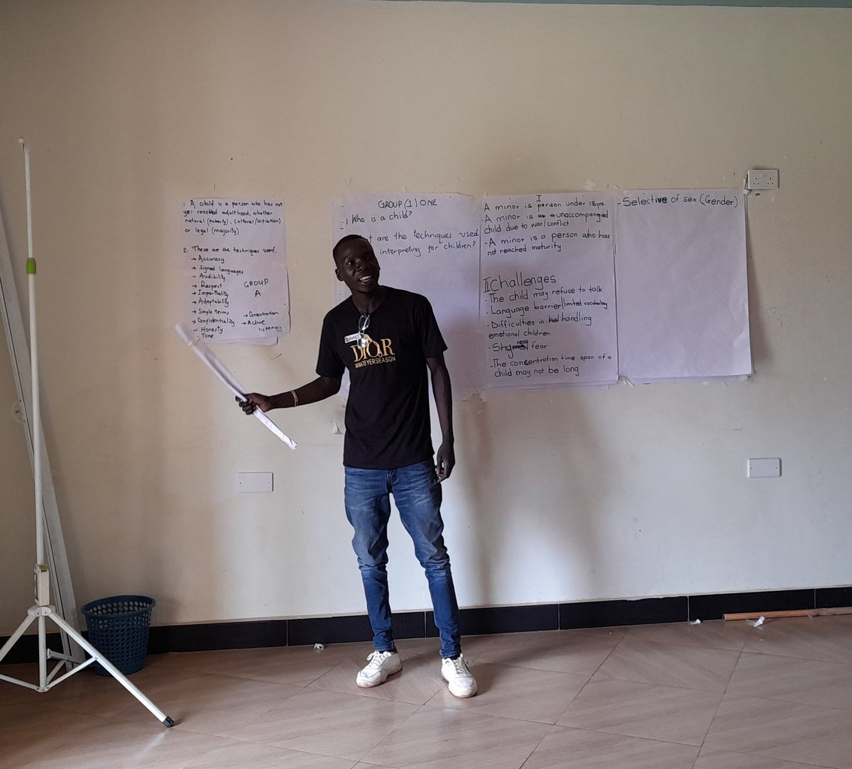 amudusalongo's tweet photo. Discussing now in groups the particular technics to consider while interpreting for children/ minors  by .@aanociate from .@refugeelawproj .
Children's differently from adults they can't understand the same way like adults and therefore we need to adapt to their level. https://t.co/tzkxhi0urM