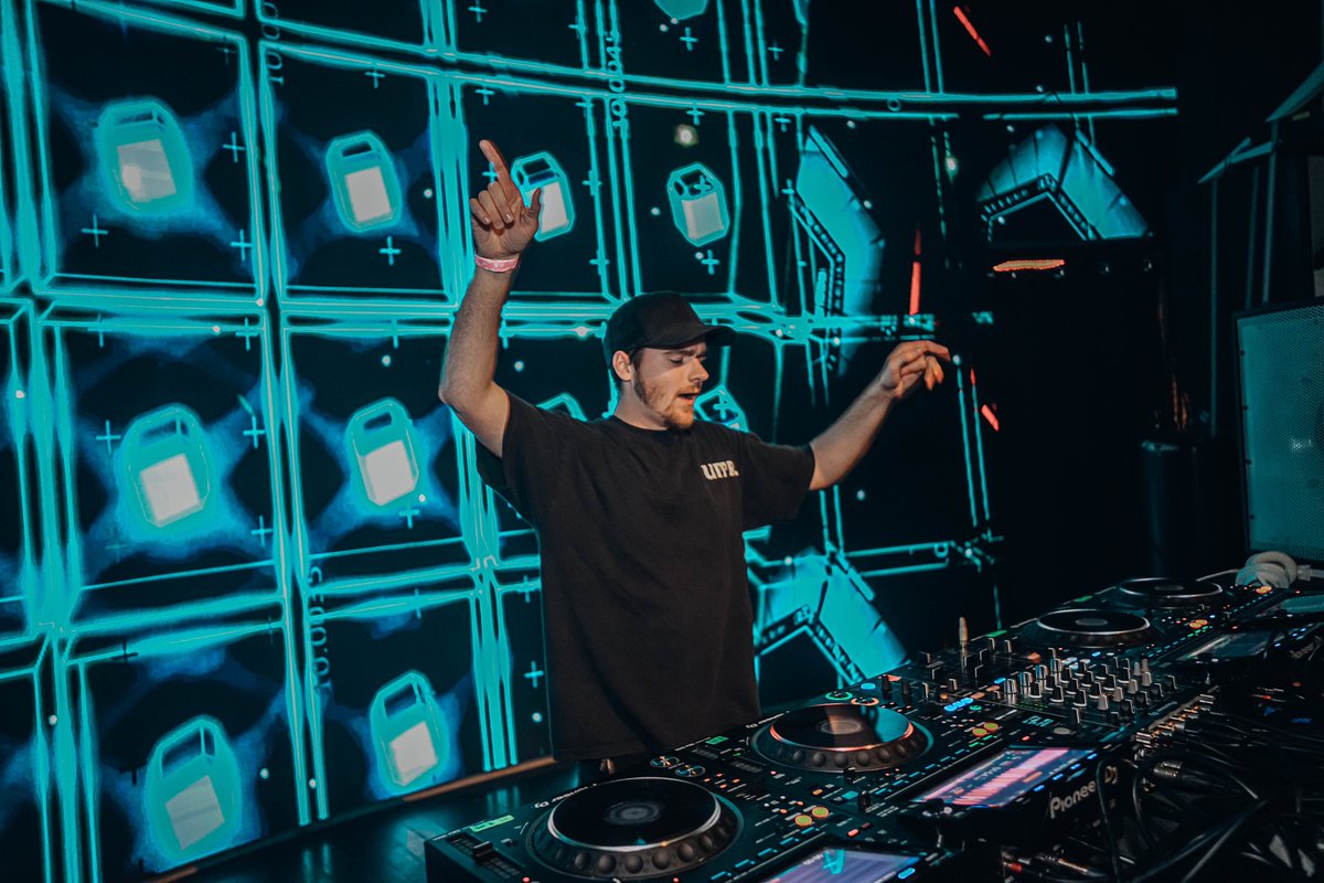 noneothervisual's tweet image. 🌀 @CarbinOfficial 🌀 #noneothervisuals