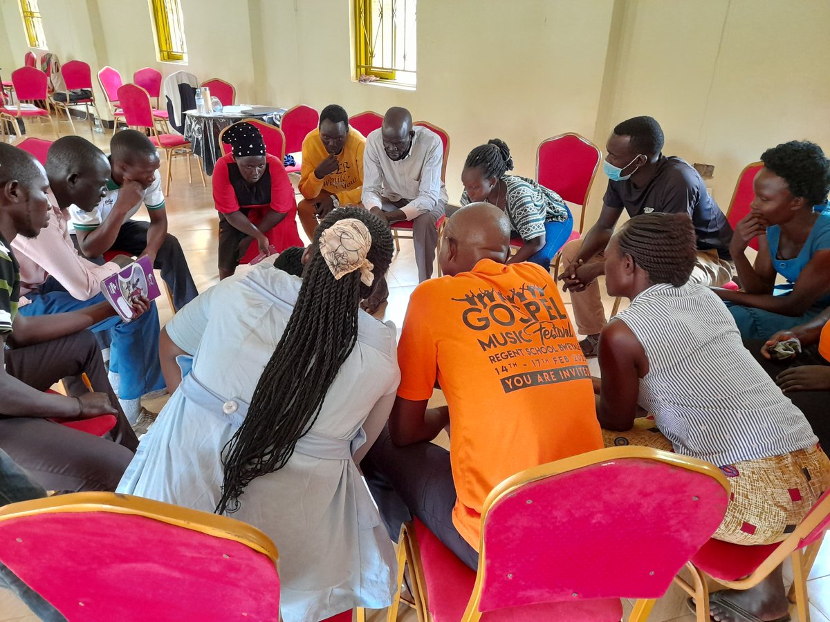 amudusalongo's tweet photo. Discussing now in groups the particular technics to consider while interpreting for children/ minors  by .@aanociate from .@refugeelawproj .
Children's differently from adults they can't understand the same way like adults and therefore we need to adapt to their level. https://t.co/tzkxhi0urM