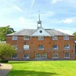 The ancient tradition of silk weaving is not just alive but flourishing in Hampshire @whitchurchmill #HeritageCraft It is housed in its original building in the little town of Whitchurch. A great place to visit & work as @histbites discovered here buff.ly/3qjaG04