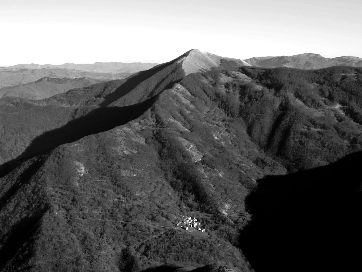 ingeobillo's tweet image. One of the many remote villages in the woods of the Apennines: #Suzzi Municipality of #Ottone #Piacenza #Italy
 -------------
#blackandwhitephotography 
#landscapephotography 
#blackandwhitephotos 
#blackandwhitephoto 
#bnwphotography 
#monochrome 
#noiretblanc 
#landscape