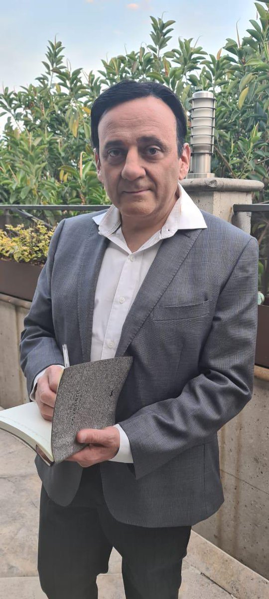 laloespana's tweet photo. Como me preguntan constantemente, comparto: Yo hice todo lo que me corresponde para casting y callback de la bioserie sobre #Chespirito Si me llaman o no, es decisión de quienes la realizarán. Mientras tanto estoy agradecido por varios proyectos de teatro, cine y tv actualmente. https://t.co/4m3xDbMJ2g