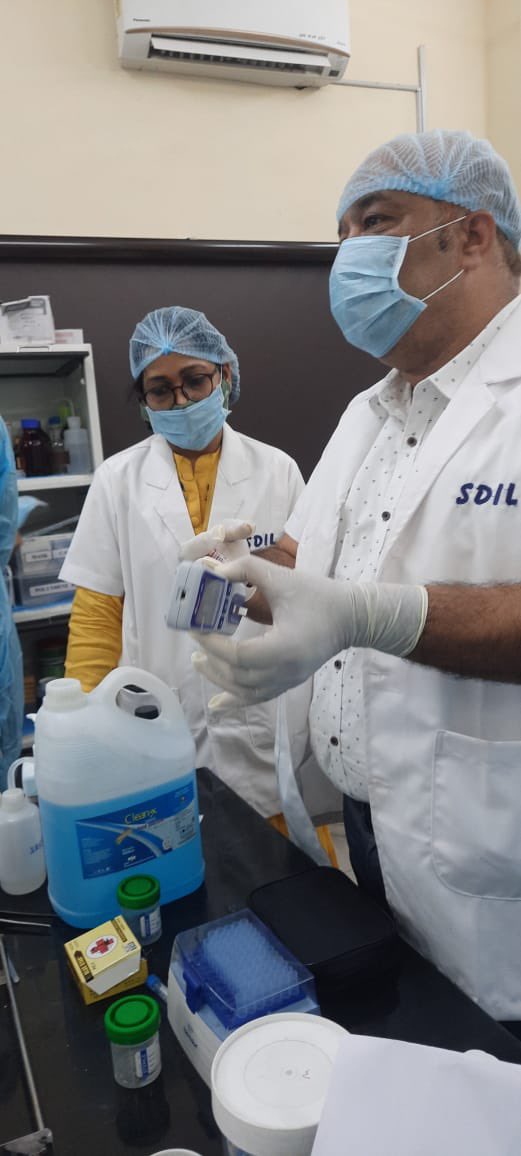 IASTripathiCG's tweet image. Hand’s on trainning imparted to district lab #BastarDivison @VibhagCg @RChoubeyCG @KPSingh_IAS @SBharathidasan2 #DiagnosticTechniques #StrengtheningLabs #LHDC #ASCAD @animalhusbandary