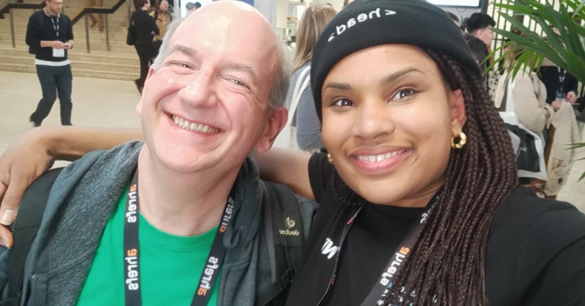 CrystalontheWeb's tweet photo. Catching up with some of my faves 🤩🤩 #BrightonSEO https://t.co/srcbbiXkI7