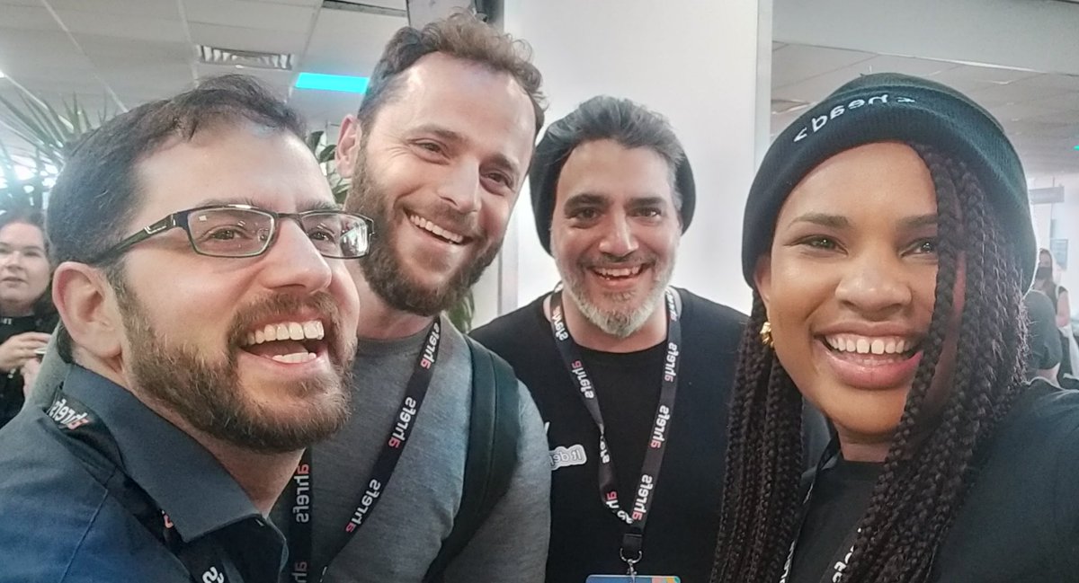 CrystalontheWeb's tweet photo. Catching up with some of my faves 🤩🤩 #BrightonSEO https://t.co/srcbbiXkI7