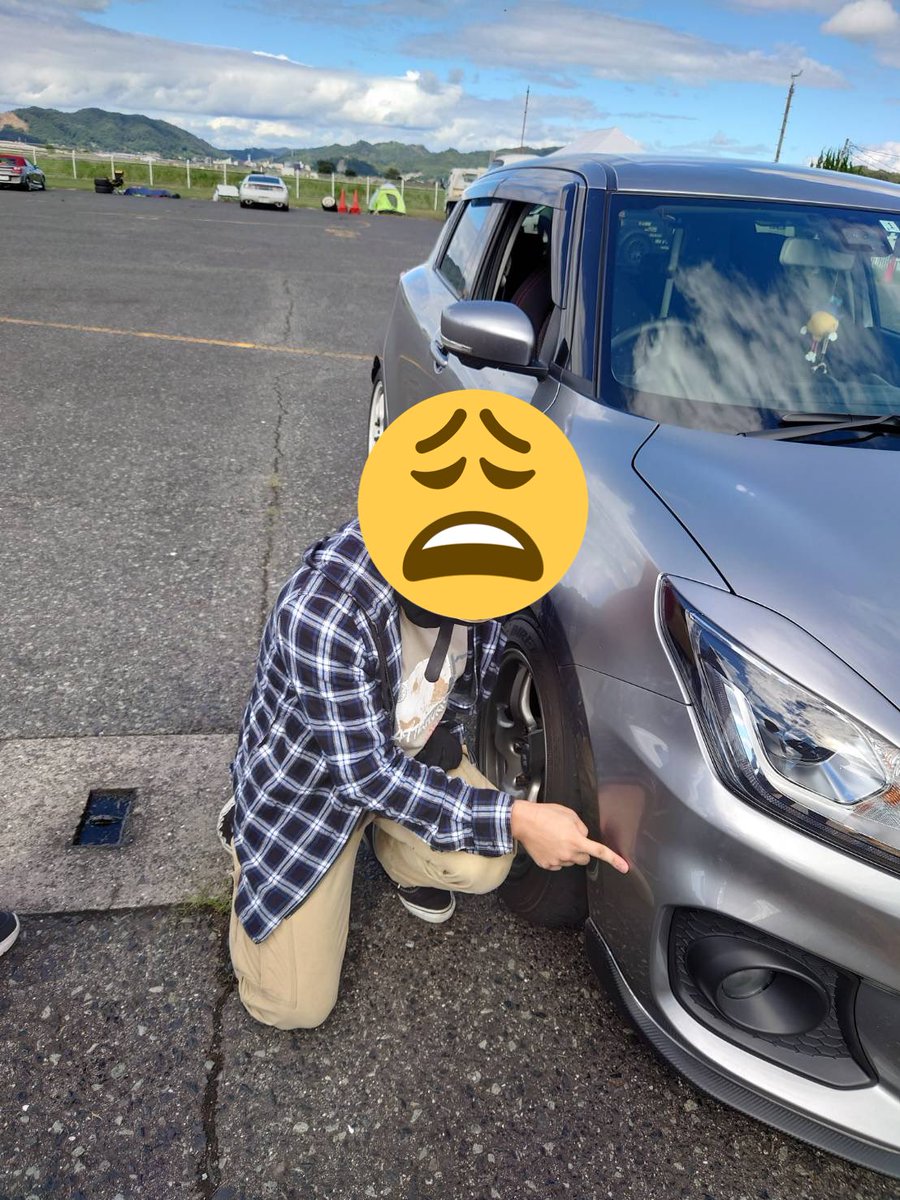 502oumc's tweet photo. 【部員紹介】
⑦前主将のUDさん
発想力豊かで器用な方です！ガレージで自転車をイジっているところを見かけます笑　今年は新4回生で忙しそうですが…
愛車はカローラアクシオ！様々なチューンが施され、サーキットがよく似合う一台です！🚗
#春から岡山大学　#春から岡大　#岡山大学　#自動車部　#OUMC https://t.co/BzJO4uavE7