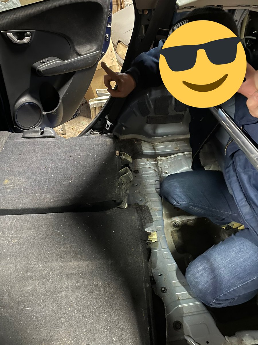 502oumc's tweet photo. 【部員紹介】
⑦前主将のUDさん
発想力豊かで器用な方です！ガレージで自転車をイジっているところを見かけます笑　今年は新4回生で忙しそうですが…
愛車はカローラアクシオ！様々なチューンが施され、サーキットがよく似合う一台です！🚗
#春から岡山大学　#春から岡大　#岡山大学　#自動車部　#OUMC https://t.co/BzJO4uavE7