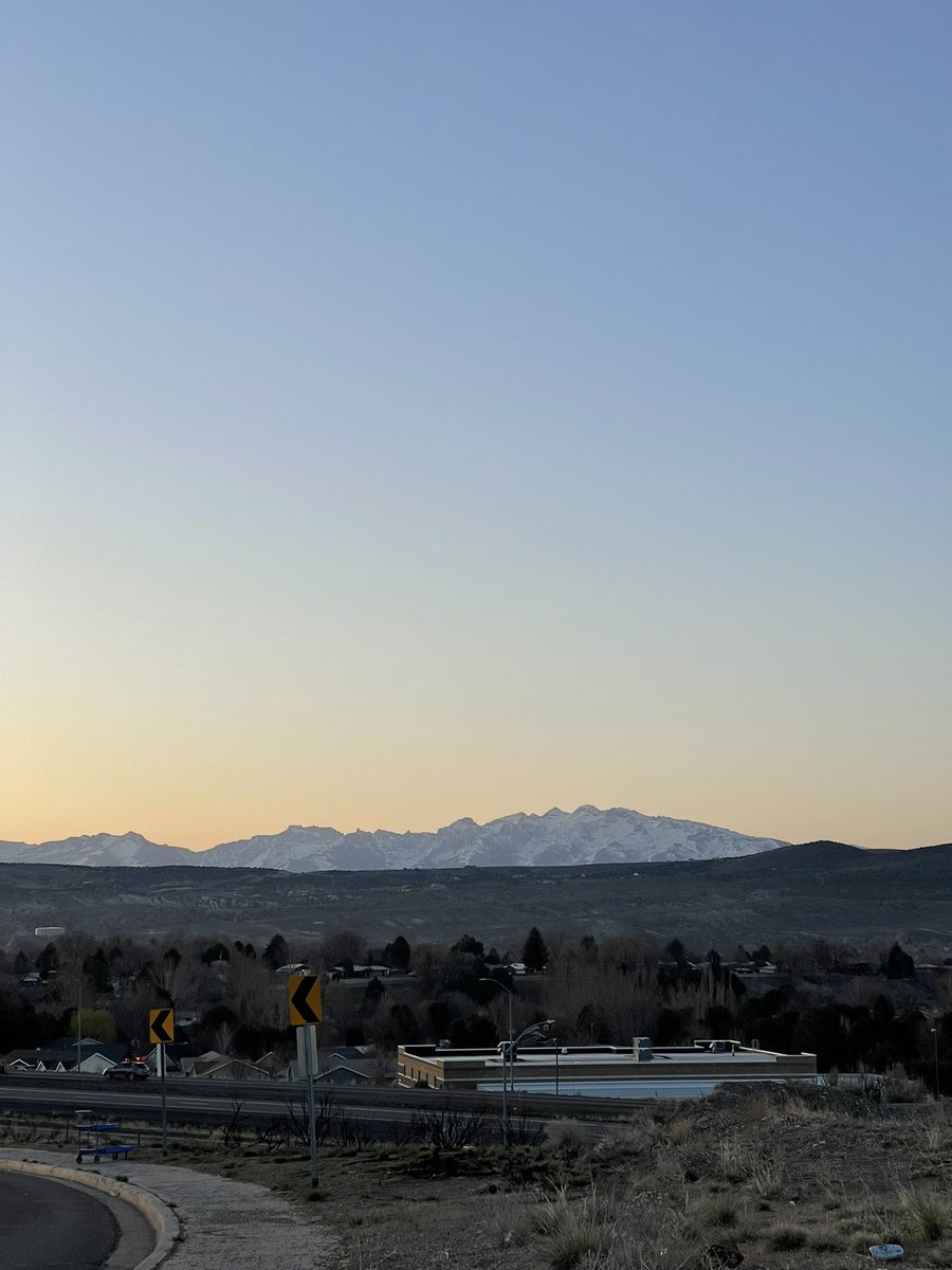 DavidWhiteDDS's tweet photo. Sunrise on the Ruby Mountains. #nevada #sunrise #rubymountains https://t.co/m8CSHUruoo