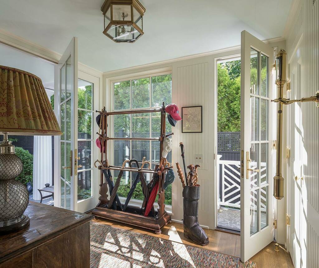 ROAarchitects's tweet photo. ROA Design for Mudroom.
#architecture #interiorstyling #oandsltd #maxsinsteden #otto #peteraaron #mudroom #waterfronthomes #hpbroomhousewright #chadsworthcolumns #umbrella #bespokedesign https://t.co/omT6GzmjOi https://t.co/wmEUPnFUXW