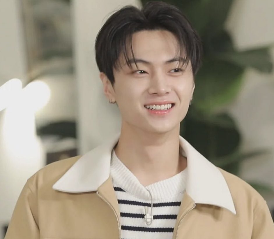 0420MEDIA's tweet photo. PARK JONGSEONG MYGOD HE LOOKS SO GOOD 😭 https://t.co/AOjYUjfm2X