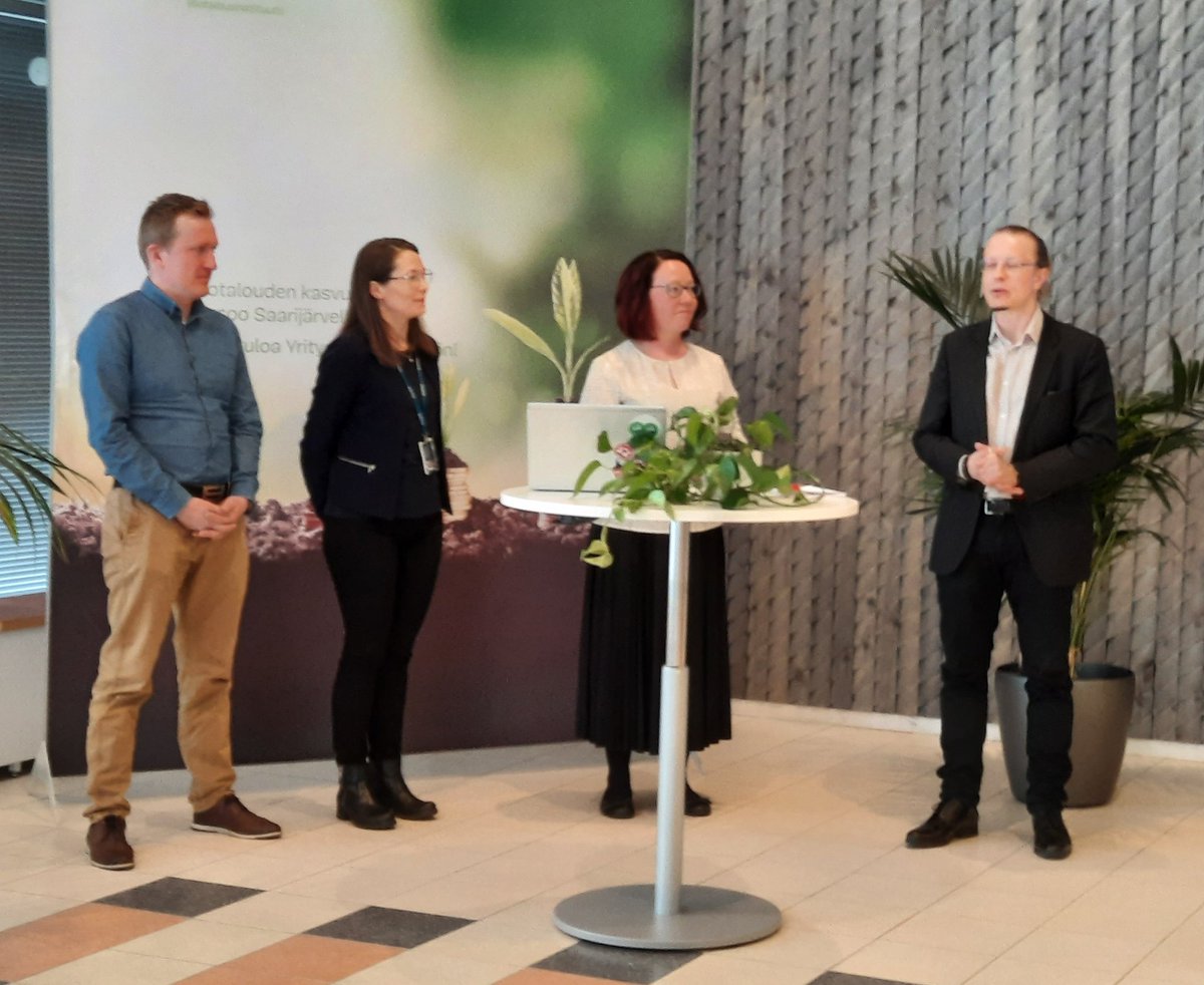 biotalouskampus's tweet photo. #AlvaHackathon'in voittajaksi AI Kiinteistödata! Idean avaimina #tekoäly #asiakaslähtöisyys #tiedollajohtaminen Tiimissä @PropellerhatCo Ideal Isännöinti ja IntelliNord, onnea! #etäluenta #vedenkulutus #lämmönkulutus #resurssiviisaus @Alvayhtiot @JAMK_fi @kasvuopen @MotivaOy https://t.co/PnLolQIvKN