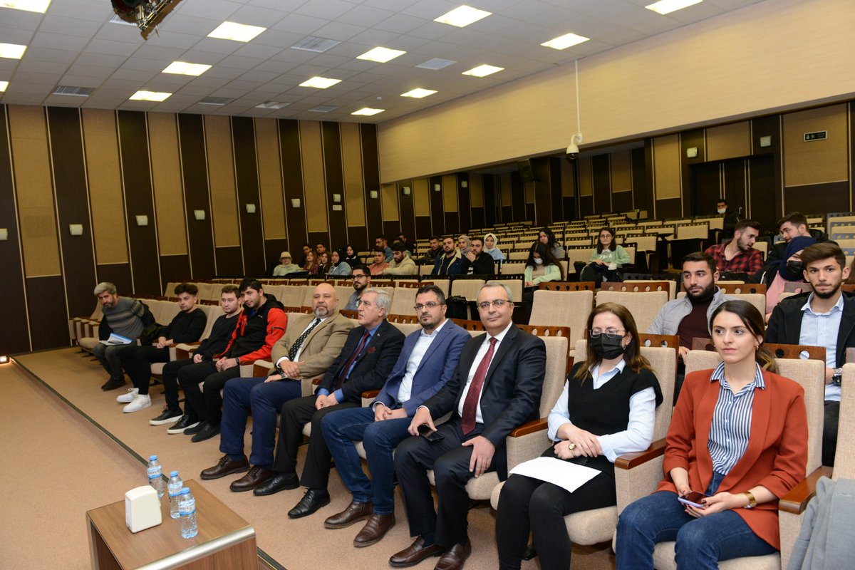 KSÜ, KAGİM, Kariyer Girişimcilik ve İnovasyon ve Uluslararası Ticaret ve Lojistik Öğrenci Toplulukları işbirliğiyle ‘Lojistik Sektörünün Dünü Bugünü ve Yarını’ konulu konferans, Ekol Lojistik İcra Kurulu Üyesi Mehmet Özal'ın katılımıyla gerçekleştirildi👉🏼utlb.ksu.edu.tr/default.aspx?D…