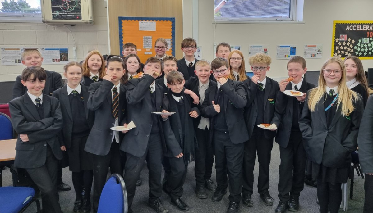 ThealeGreen's tweet photo. π Points make pizza! Ms Cooze's Year 7 were treated to a pizza party in the LRC today. They were winners of the Accelerated Reader competition, having received the most points this term. #acceleratedreaders #prize #pizza https://t.co/782kfwQut2