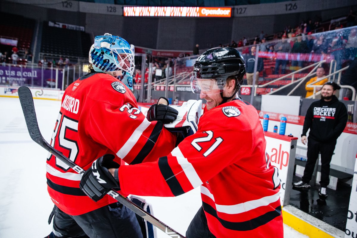 Let's do something special for the best fans in the league for Social Media Night 📱

From now until puck drop, we'll follow back everyone who follows us and retweets this!