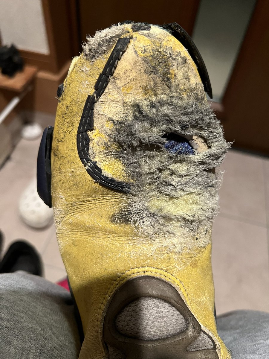 YuzuuniYzr's tweet photo. 15年以上履いてるブーツ👢
マジでヤバくなってきた😅
でも履き心地は最高なんです🤩
#alpinestars 
#supertechR https://t.co/Dn79F32vlm