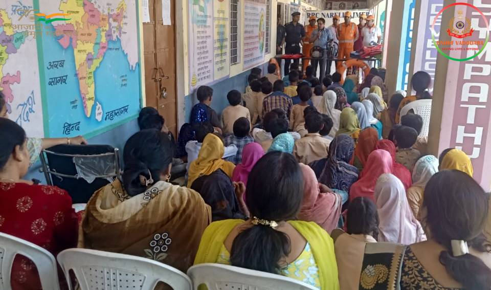 06NDRF's tweet image. "Awareness is the Greatest agent for change"
07/04/2022 #Team6NDRF
#CommunityAwarenessProgramme
💎Conducted at Government Senior Secondary School
📍Mahuwa khurd♦️Distt-Alwar
🇮🇳आपदा सेवा सदैव सर्वत्र🇮🇳
#Rajasthan
@NDRFHQ
@rajeduofficial 
@PIBJaipur 
@ANI 
@PTI_News
#NDRF4U