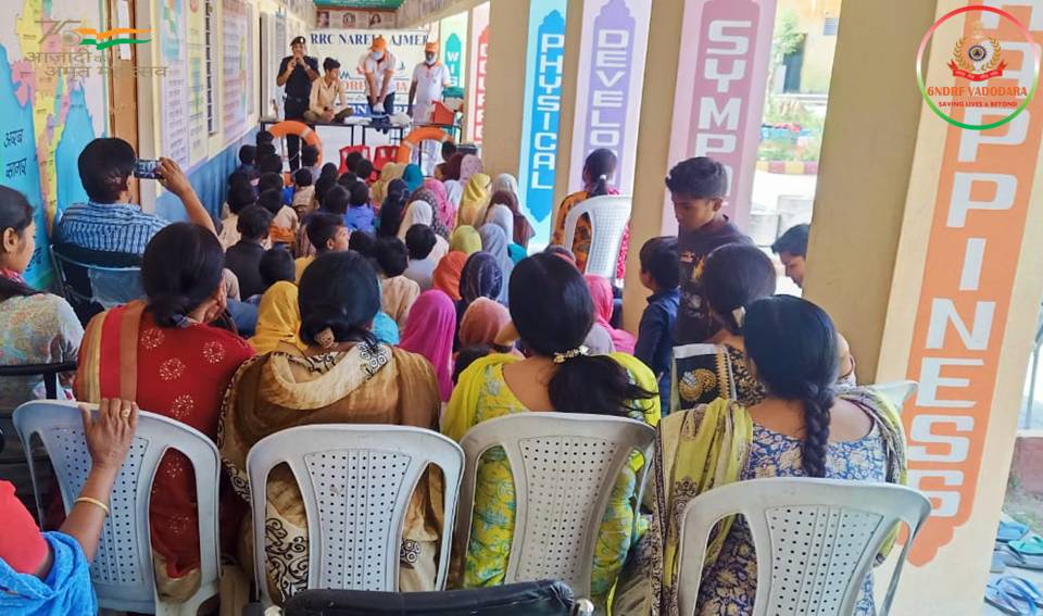 06NDRF's tweet image. "Awareness is the Greatest agent for change"
07/04/2022 #Team6NDRF
#CommunityAwarenessProgramme
💎Conducted at Government Senior Secondary School
📍Mahuwa khurd♦️Distt-Alwar
🇮🇳आपदा सेवा सदैव सर्वत्र🇮🇳
#Rajasthan
@NDRFHQ
@rajeduofficial 
@PIBJaipur 
@ANI 
@PTI_News
#NDRF4U